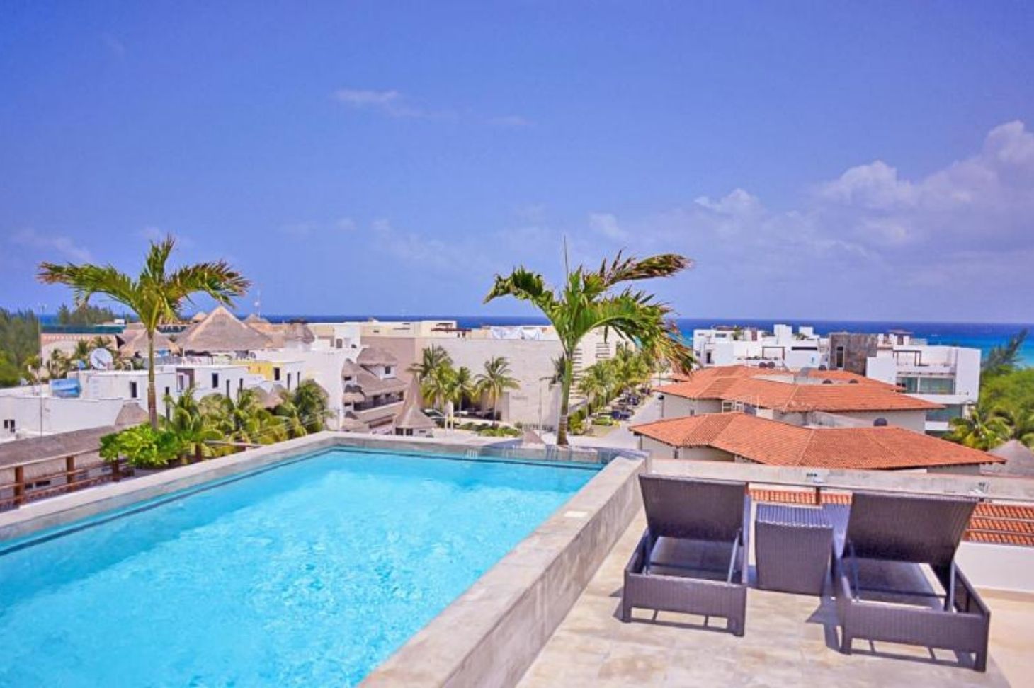 Beautiful 2 bd apartment two blocks from the beach