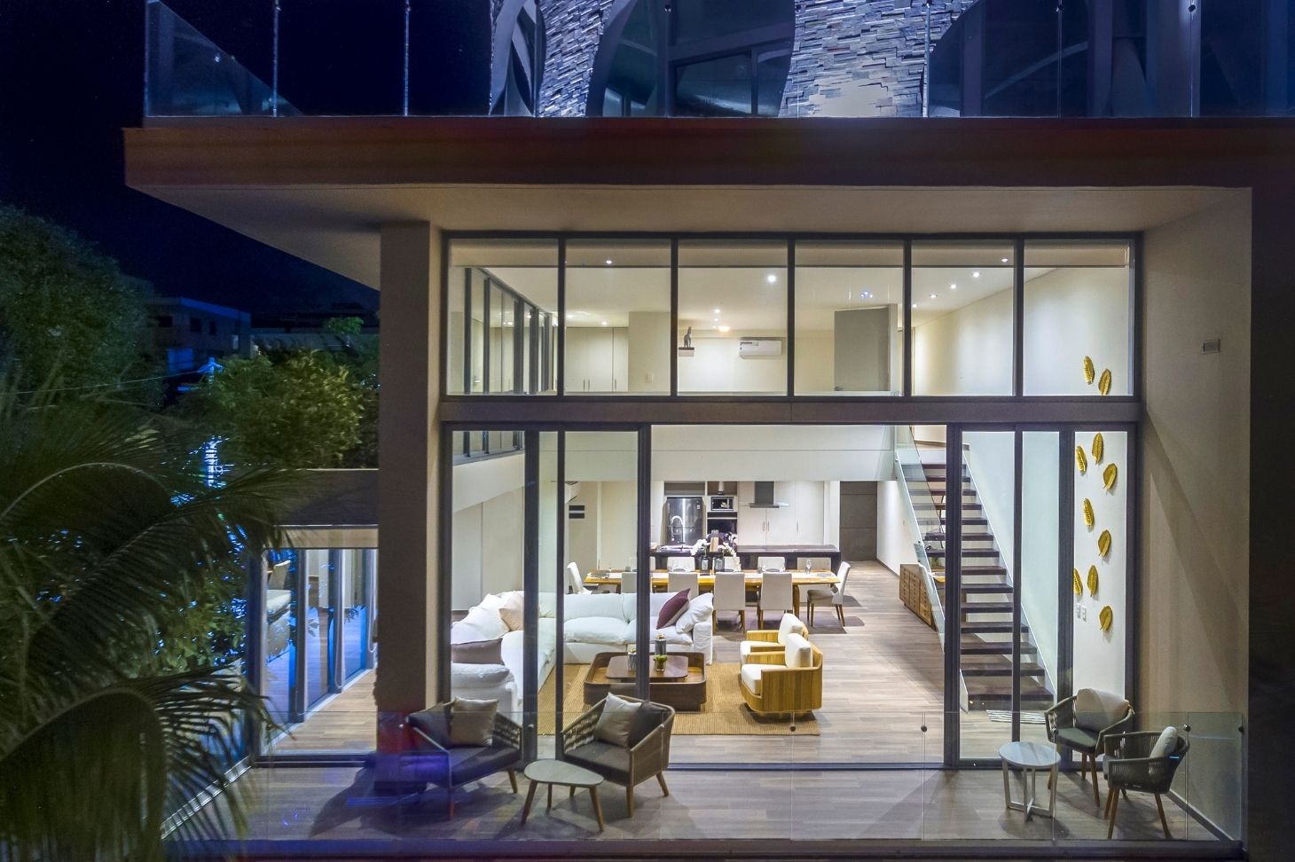 Siaan, 2 stories and 2bd lofts with beautiful sights