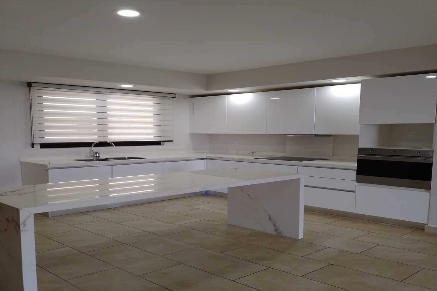 Beautiful 2 Bedroom Condo surrounded by Water ways