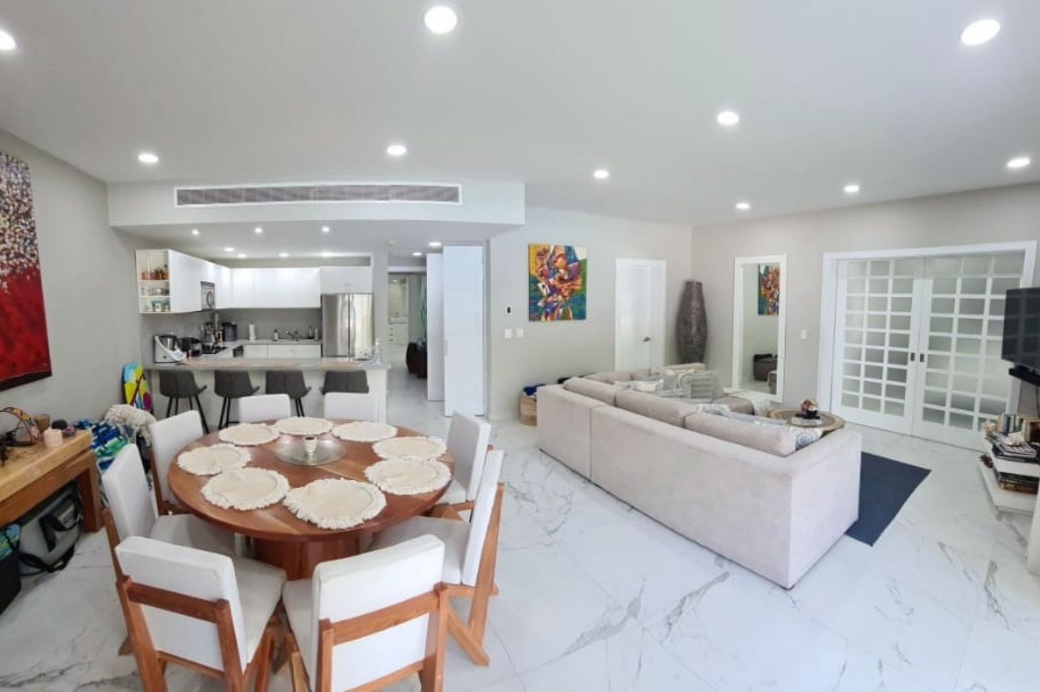 3bd apartment in Condo-Hotel on the beach
