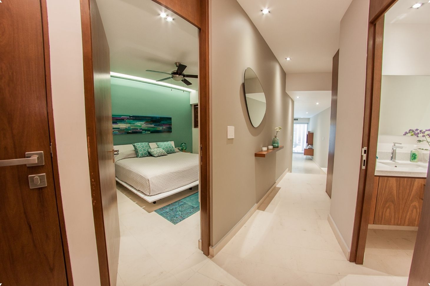Modern 3bd penthouse walking distance to the beach 